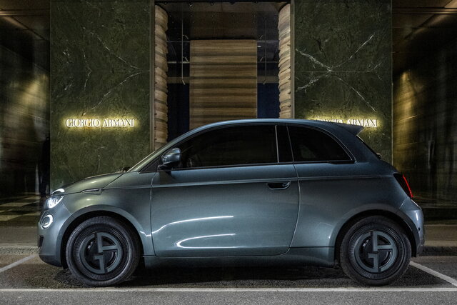 fiat 500 armani 2024 10 02