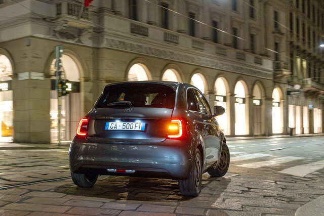 fiat 500 armani 2024 10 03