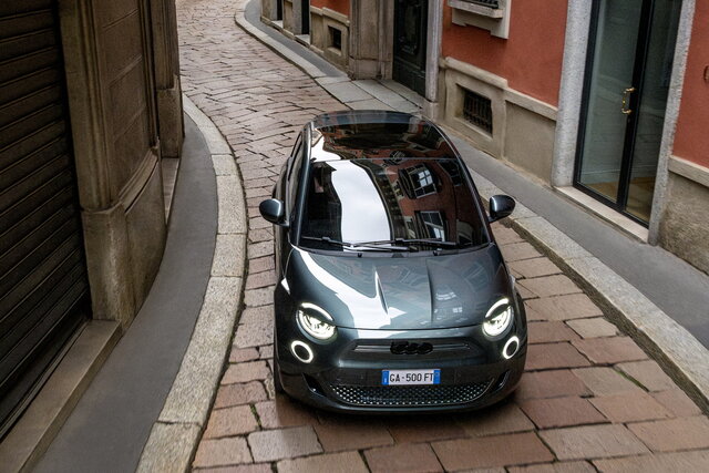 fiat 500 armani 2024 10 06