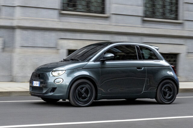 fiat 500 armani 2024 10 07