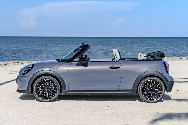 mini cabrio 2024 10 07