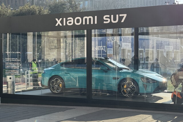 xiaomi su7 milano