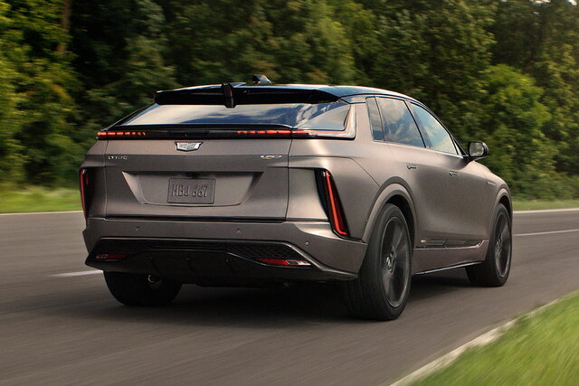 2026 cadillac lyriq v 015