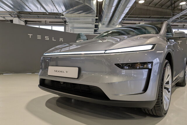 tesla model y 2025 01 varie 04