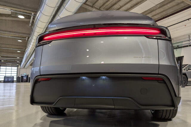 tesla model y 2025 01 varie 05