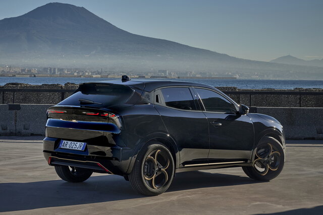 alfa romeo junior intensa 2025 01