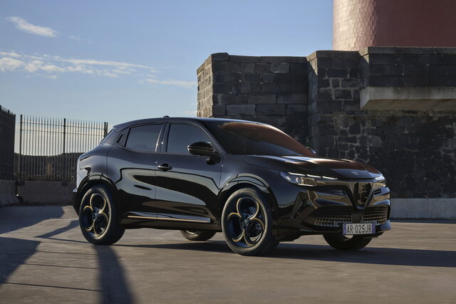 alfa romeo junior intensa 2025 0111