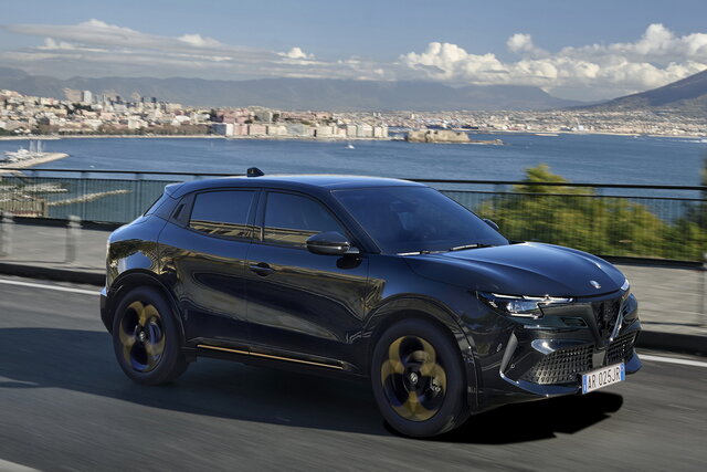 alfa romeo junior intensa 2025 02