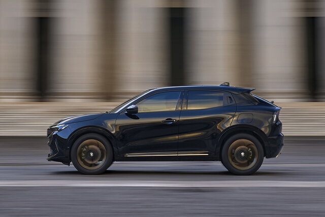 alfa romeo junior intensa 2025 04