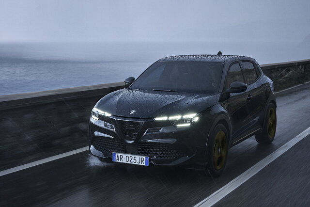 alfa romeo junior intensa 2025 05