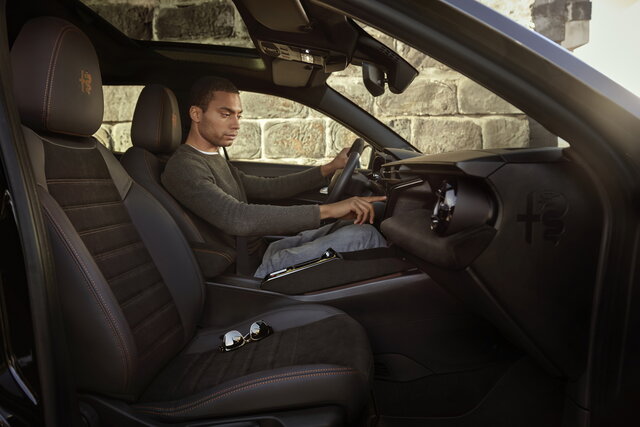 alfa romeo junior intensa 2025 06