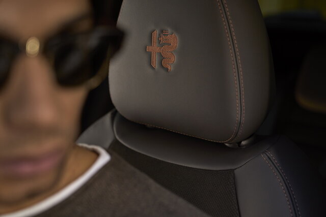 alfa romeo junior intensa 2025 08