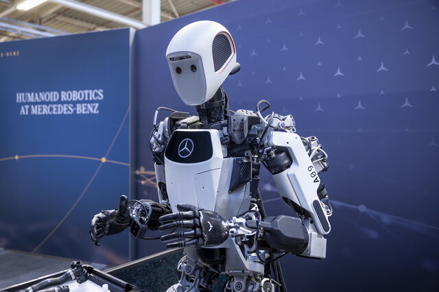 robot mercedes 02