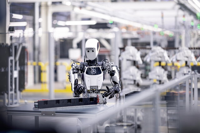 robot mercedes 04