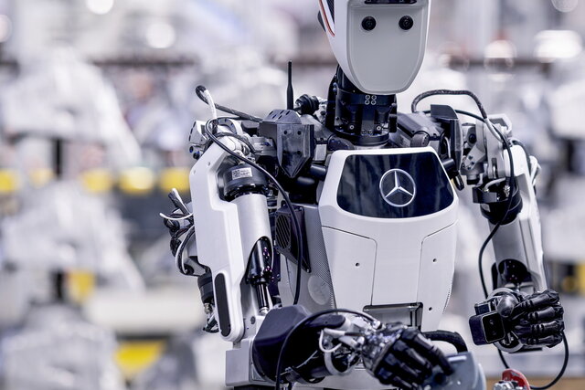 robot mercedes 08