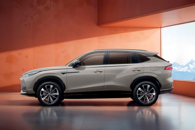 mg hs hybrid 2025 06 02