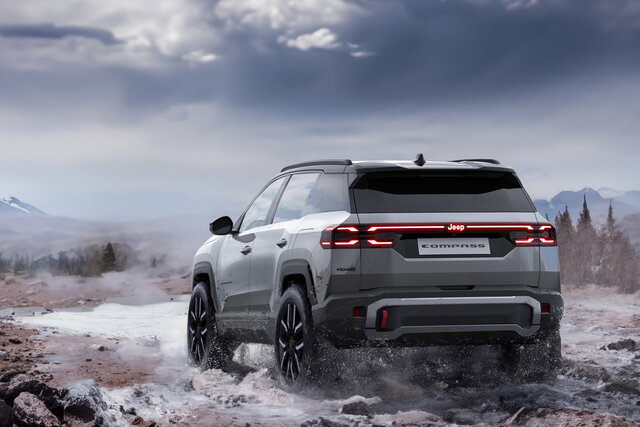 jeep compass 4xe 2025 teaser 1