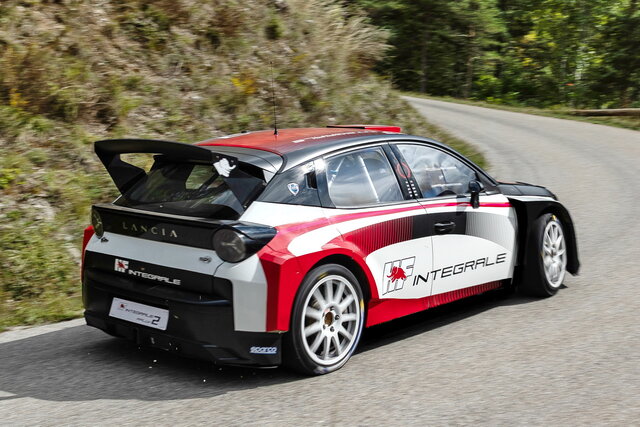 lancia ypsilon rally2 hf integrale 1