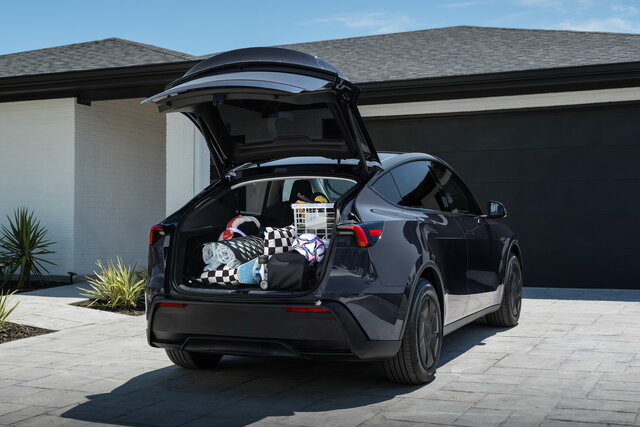 tesla model y standard 2025 10 03