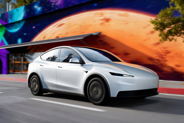 tesla model y standard 2025 10 04