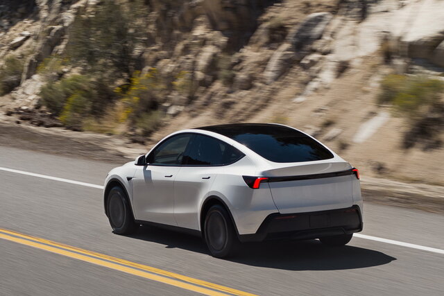 tesla model y standard 2025 10 06