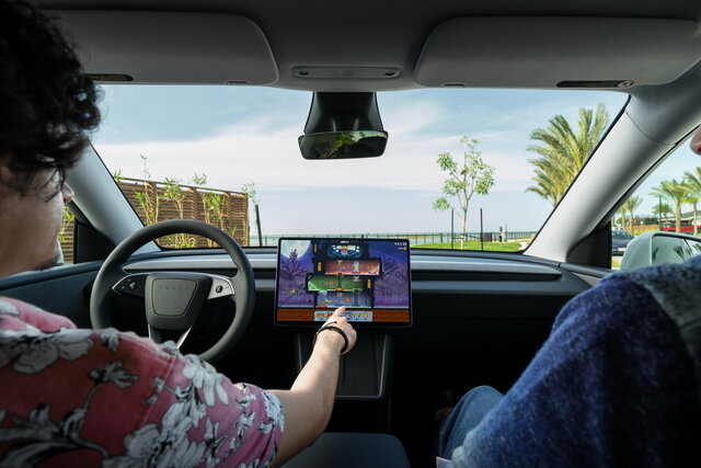 tesla model y standard 2025 10 10