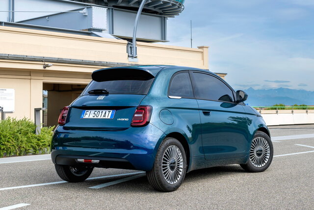 fiat 500 hybrid 2025 11 15