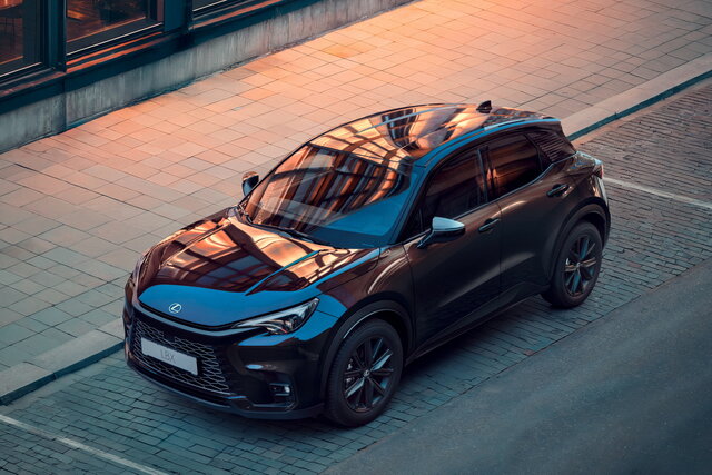 lexus lbx vibrant 2025 04