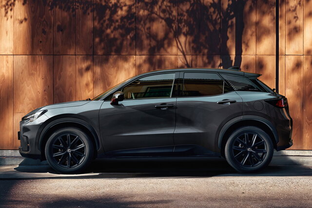 lexus lbx vibrant 2025 06