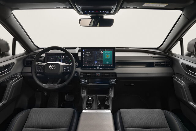 gli interni della nuova toyota rav4 2026