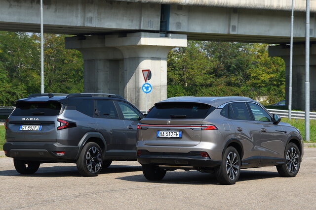 confronto dacia bigster mg zs 1