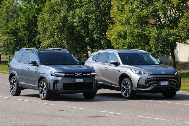 confronto dacia bigster mg zs 3