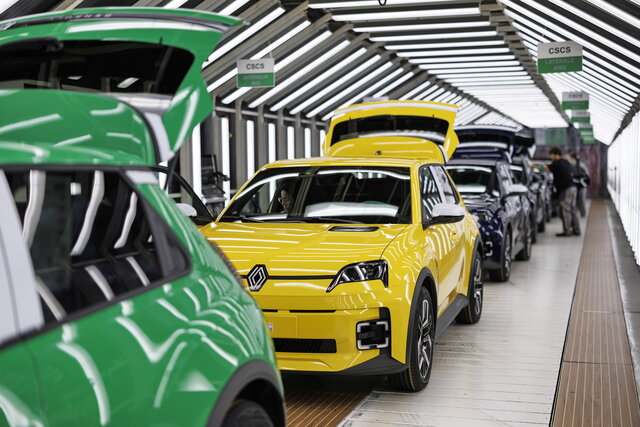 Auto elettriche: incentivi solo a chi produce in Europa