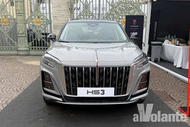 Il marchio Hongqi arriva in Italia con due nuove suv