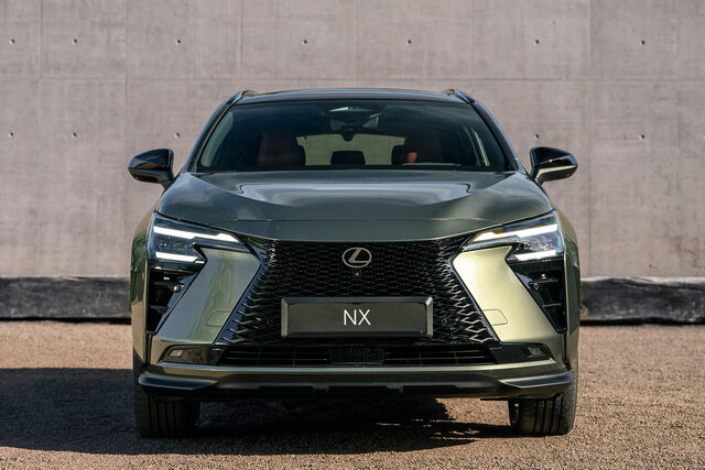 Lexus NX: con il restyling arrivano la ricarica rapida e 100 km in elettrico