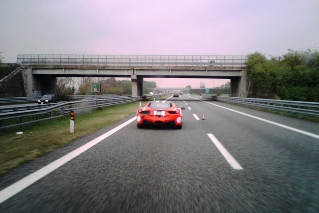 FERRARI 458