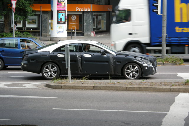 una mercedes a stoccarda (credo sia nuova cls)