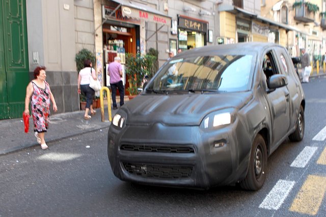 le nuove panda vengono collaudate nel caotico traffico di Napoli