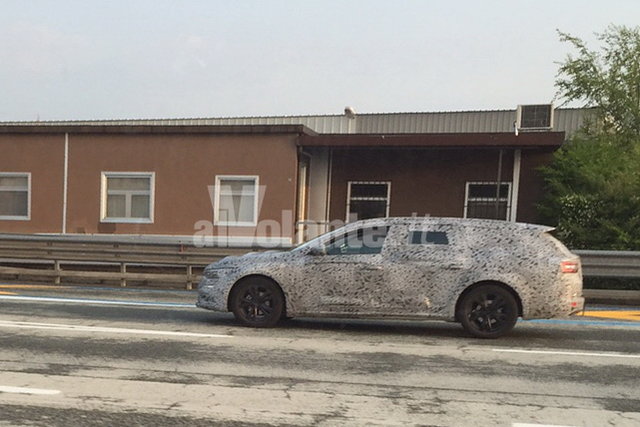 renault talisman station wagon spy 1