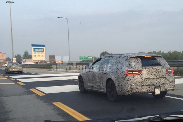 renault talisman station wagon spy 2