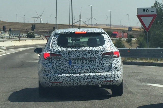 opel astra sw spy 2