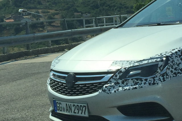opel astra sw spy 4