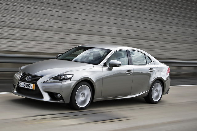 lexus is 300h luxury 12