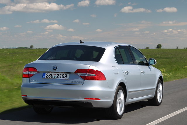 skoda superb berlina 2013 22