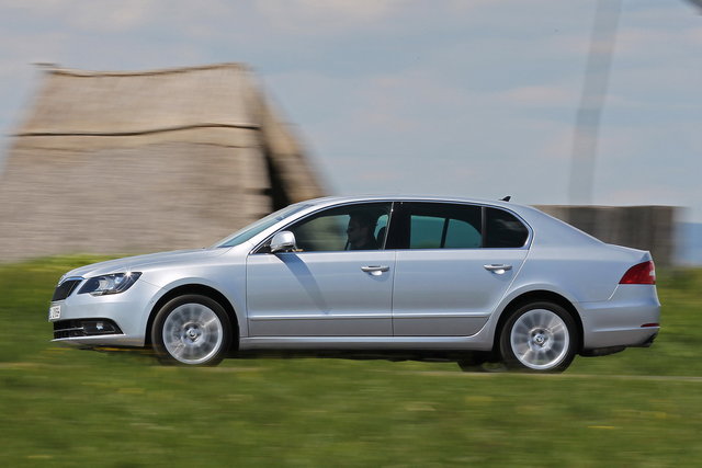 skoda superb berlina 2013 26