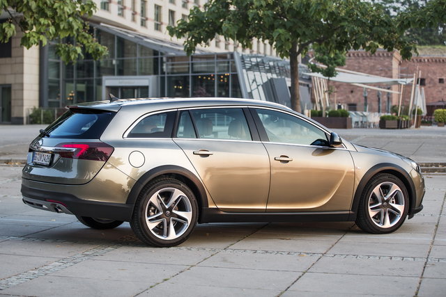 opel insignia country tourer 01