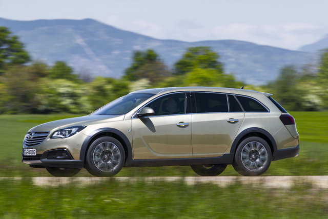 opel insignia country tourer 09
