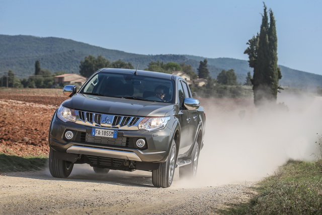 mitsubishi l200 2015 primo contatto 13