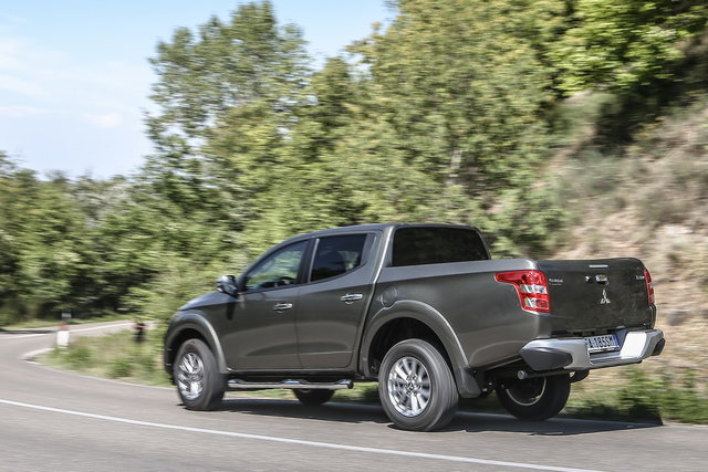 mitsubishi l200 2015 primo contatto 24