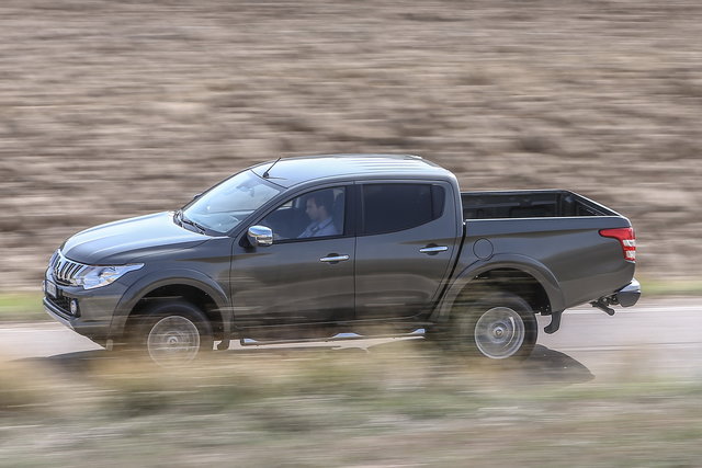 mitsubishi l200 2015 primo contatto 25